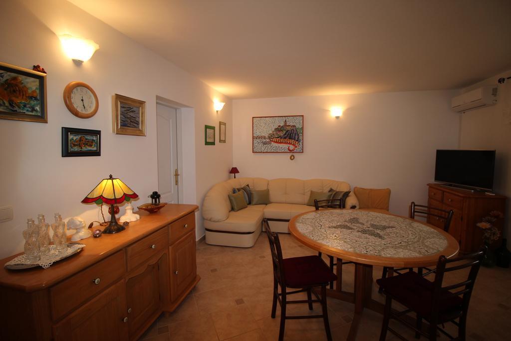 Megi1 Apartment Vrbnik Room photo